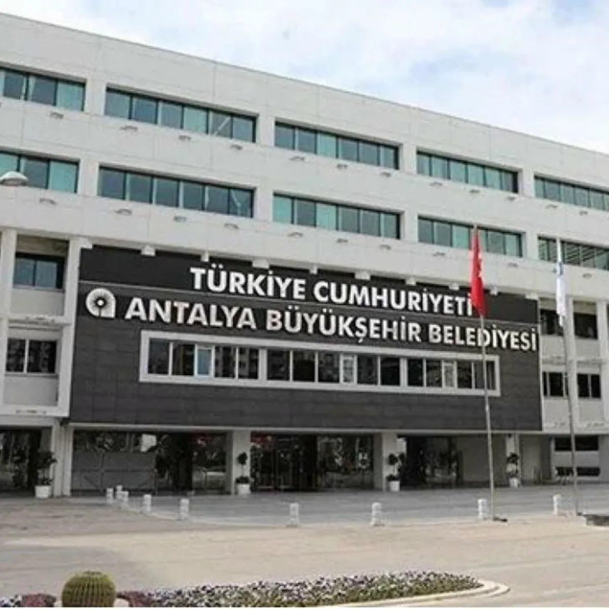 Antalya Büyükşehir Belediyesi'nde 'rüşvet' operasyonu: 10 kişi hakkında gözaltı kararı