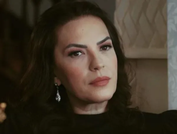 Ünlü şarkıcı Yeşim Salkım’ın babası koronavirüsten hayatınıkaybetti