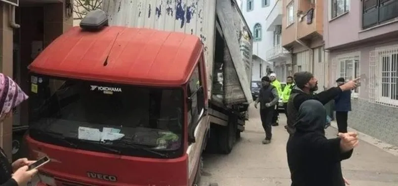 https://iaahbr.tmgrup.com.tr/e61982/806/378/0/32/616/321?u=https://iahbr.tmgrup.com.tr/2019/12/09/bursada-balkona-takilan-kamyon-kullanilmaz-hale-geldi-1575884319949.jpg https://iaahbr.tmgrup.com.tr/e61982/806/378/0/32/616/321?u=https://iahbr.tmgrup.com.tr/2019/12/09/bursada-balkona-takilan-kamyon-kullanilmaz-hale-geldi-1575884319949.jpg