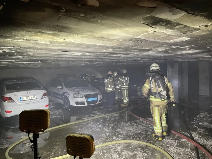 Ümraniye’de kapalı otoparkta yangın çıktı! 5 araç yandı