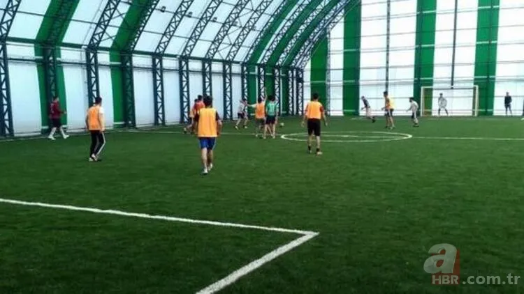 Bakan son dakika müjdeyi verdi! Halı sahalar açıldı mı? Halı sahalar ne zaman açılacak? İşte açılış tarihi... 1