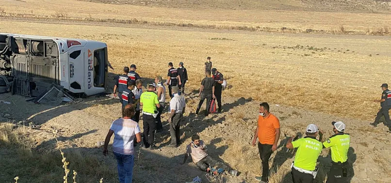 Son dakika: Aksaray- Adana karayolunda yolcu otobüsü devrildi: Çok sayıda yaralı var