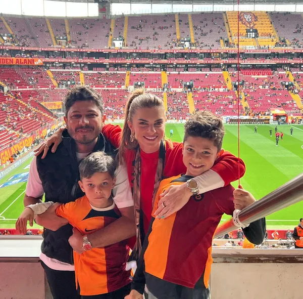 1684822414551.jpg Bedri Güntay'dan eşi Pelin Karahan'a dudak uçuklatan hediye! - 2