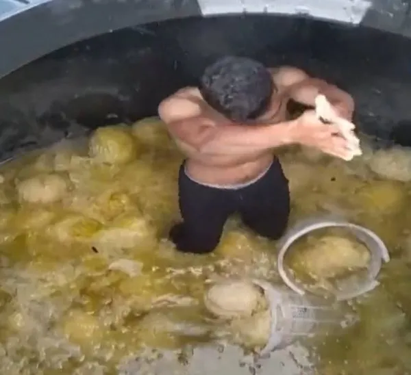 Son dakika: Turşu fabrikasında skandal görüntüler! Bakanlık harekete geçti: Suç duyurusunda bulunuldu