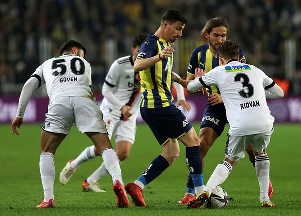 besiktastan-derbi-hakemi-firat-aydinusa-cok-sert-tepki-rakibi-tutmak-icin-1639944933991.jpg Beşiktaş'tan derbi hakemi Fırat Aydınus'a çok sert tepki: Rakibi tutmak için... - 1
