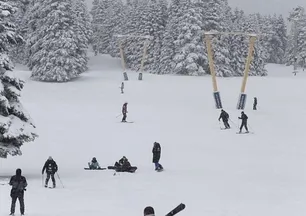 Uludağ'da kar kalınlığı 95 santimetreyi gördü