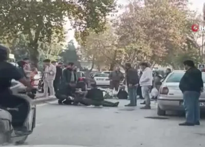 Motosiklet yayaya böyle çarptı: 2 yaralı