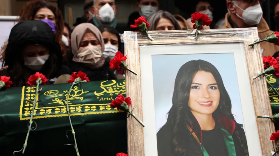 Tuzla’da eski nişanlısı tarafından öldürülen avukat Dilara Yıldız’ın annesi: Ömür boyu dışarı çıkmasın istiyorum