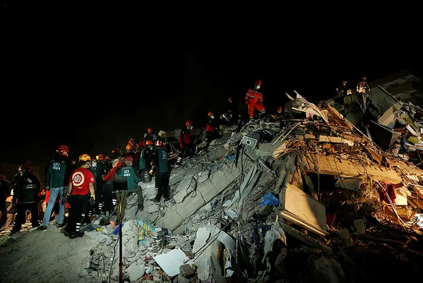 Devlet İzmir depreminden sonra vatandaşlar için seferber oldu