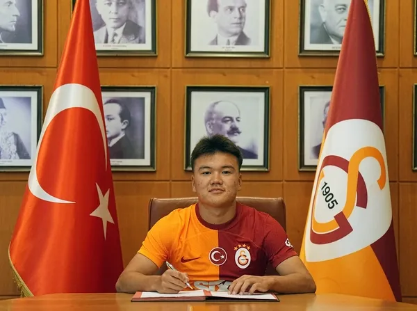 son-dakika-galatasaray-anlasmayi-duyurdu-beknaz-almazbekov-1695057380295.jpg Son dakika: Galatasaray anlaşmayı duyurdu: Beknaz Almazbekov... - 1