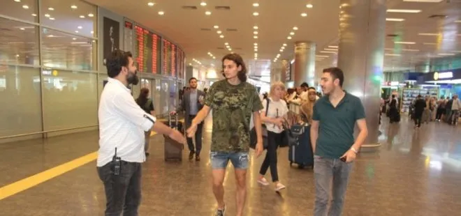 Milli futbolcu Enes Ünal’a havalimanında şok gözaltı