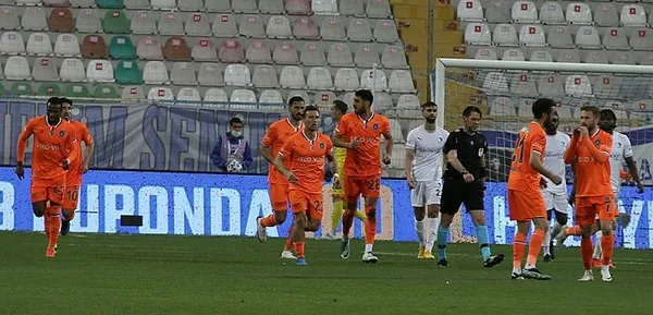 Başakşehir küme düşme hattındaki kritik maçta Erzurumspor'u 2-1 yendi - 8