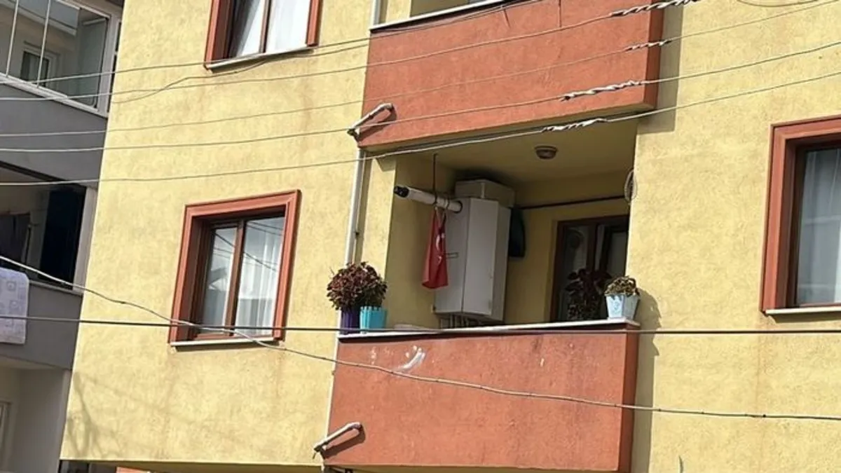 Cani koca eşini ensesinden vurdu! Ambulansın peşinden giderken yakalandı