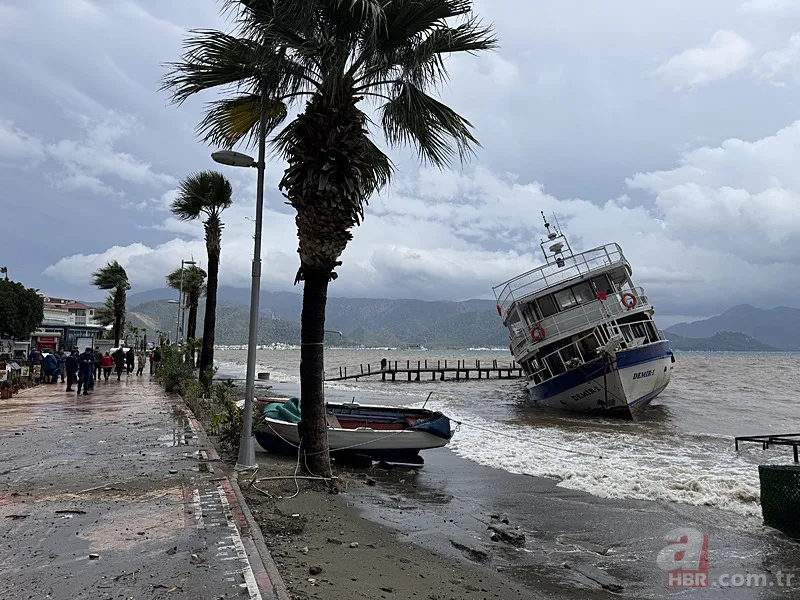 Ünlü tatil merkezi Bodrum'da sağanak! Cadde sokaklar göle döndü 11