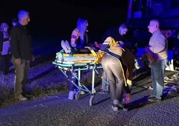 Otomobil ile otobüs çarpıştı: 2 yaralı