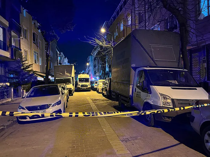 istanbulda-katliam-eski-esini-ve-kayinvalidesini-oldurup-intihar-etti-1743044801829.jpeg Bir kişi eski eşini, eski kayınvalidesini ve eski baldızını vurduktan sonra intihar etti (İHA)