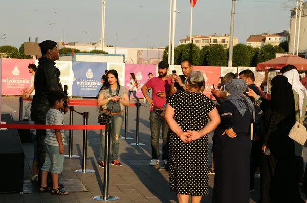 Ömer Halisdemir'in heykeli Taksim Meydanı'nda - 2