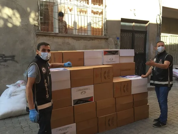 siirtte-kacakcilik-operasyonu-4-milyon-bos-makaron-ele-gecirildi-1633626010691.jpg Siirt’te kaçakçılık operasyonu! 4 milyon boş makaron ele geçirildi - 2