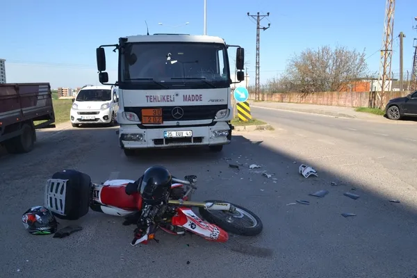 1649742393583.jpg Tekirdağ'da feci kaza! Motosiklet tankerle kafa kafaya çarpıştı - 2