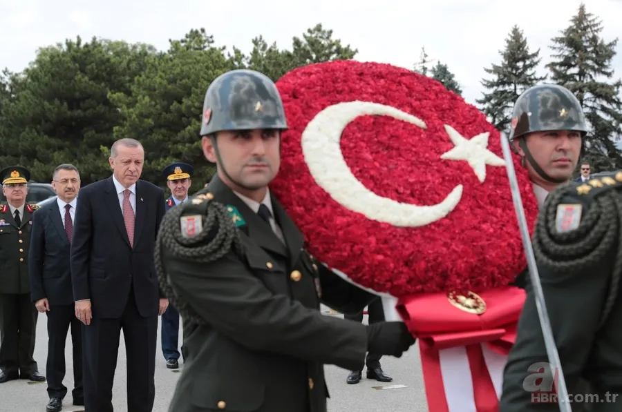 Erdoğan başkanlığında Yüksek Askeri Şura üyeleri Anıtkabir'i ziyaret etti 10