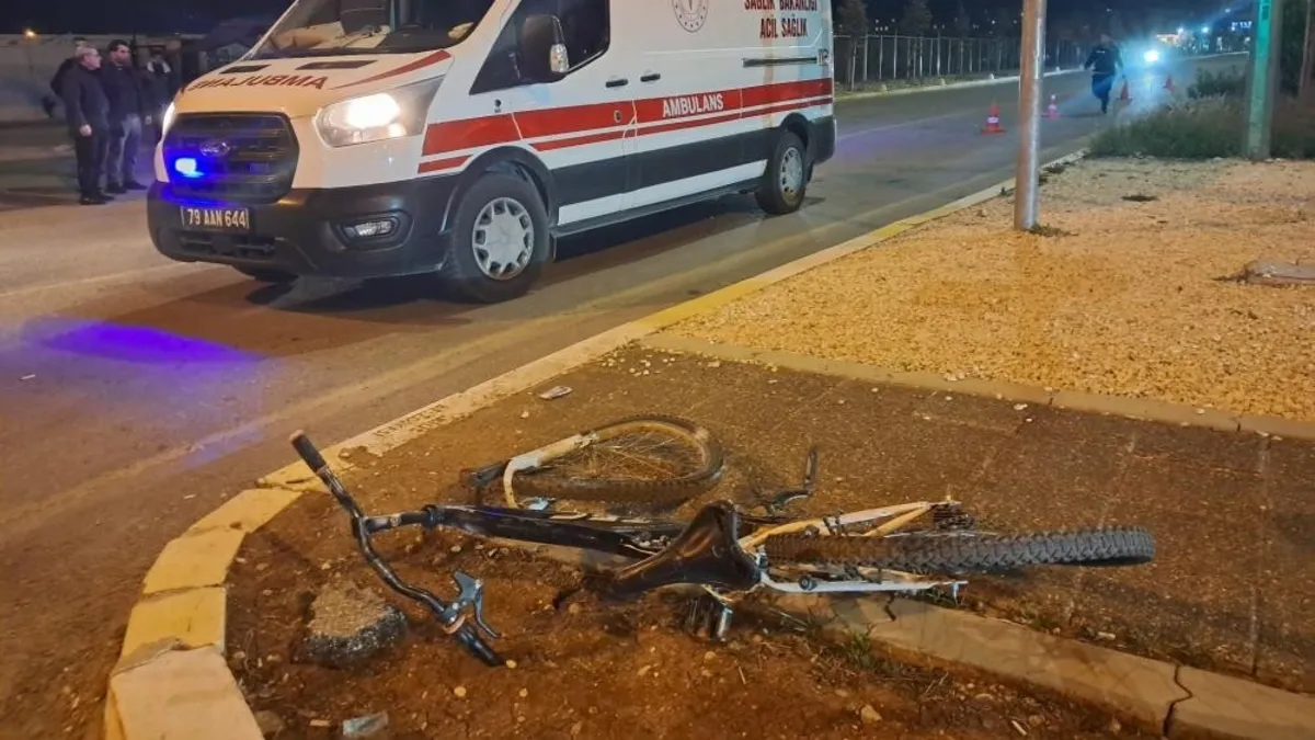 Kilis'te otomobil ile bisiklet çarpıştı: 1 ağır aralı