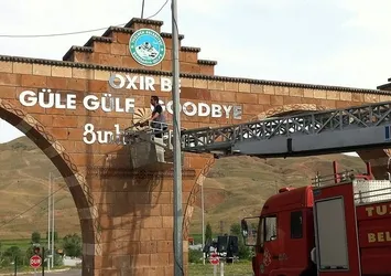 Tartışılan tabeladan Ermenice ifadeler çıkarıldı