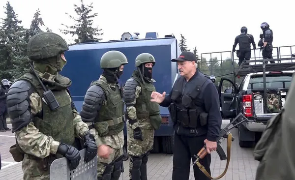 Yolcu uçağına savaş jeti eşliğinde acil iniş yaptırıldı! BM ve NATO'dan flaş tepki - 1