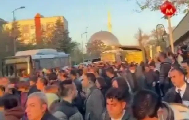 ankara-metro-arizasi-son-dakika-10-kasim-ankara-metrosu-neden-calismiyor-ankara-yenimahalle-metrosu-ne-zaman-d-1668069439095.jpg Ankara metro arızası son dakika: 10 Kasım Ankara metrosu neden çalışmıyor? Ankara Yenimahalle metrosu ne zaman düzelecek? - 2