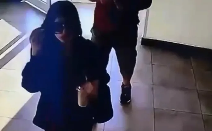 ayse-tokyaz-cinayetinde-carpici-gelisme-cesedi-valizde-bulunan-kizin-son-goruntuleri-ortaya-cikti-1752604893596.jpg Ayşe Tokyaz cinayetinde çarpıcı gelişme! Cesedi valizde bulunan kızın son görüntüleri ortaya çıktı | 7 şüpheli adliyede