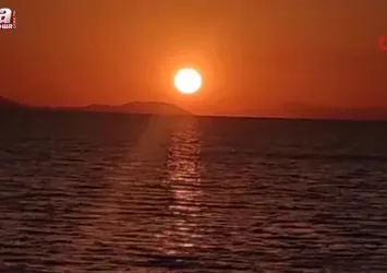 Van'da gün batımı ve ayın doğuşu mest etti