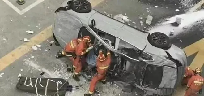 Çin’de akılalmaz kaza! Elektrikli otomobil üçüncü kattan düştü