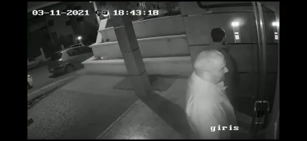 FETÖ’cü binbaşıların ‘hacamat’ yalanı! Polisin evde arama yaptığı sırada zili çalınca yakalandılar