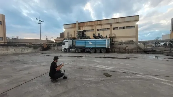 Sen nerede su arıtma nerede Soyer! CHP'li belediyeden halka "temizliyoruz" yalanı! Pislikleri denize yollamışlar - 1