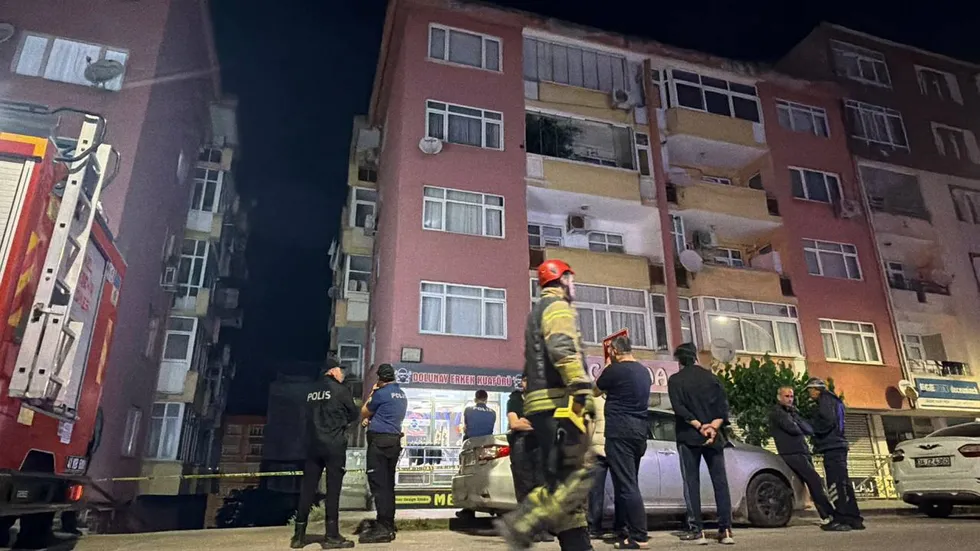 kocaelide-7-katli-binada-ses-panigi-bina-tedbiren-bosaltildi-1779850298716.jpg Kocaeli'de 7 katlı binada ses paniği! Bina tedbiren boşaltıldı - 1