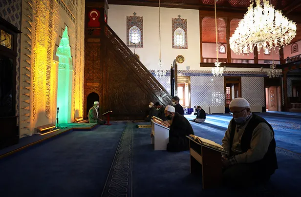 mukabele-saatleri-2022-ramazan-muhabele-tvde-hangi-kanalda-vav-tv-ve-diyanet-tv-mukabele-saat-kacta-1648888249045.jpg