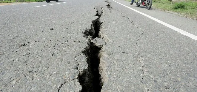 Endonezya 6,4 büyüklüğünde depremle sallandı