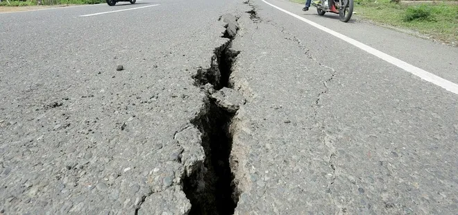 Endonezya 6,4 büyüklüğünde depremle sallandı