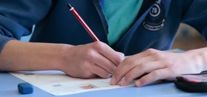 BAŞKASININ YERİNE SINAVA GİRERKEN YAKALANDI