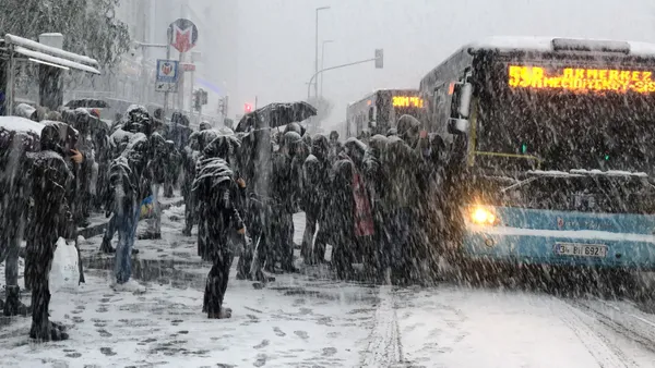 İstanbul'a kar geri geliyor! Sıcaklık düşecek | Kar alarmı verildi - 11