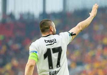 Beşiktaş'ta gündem futbolcu maaşları! Burak Yılmaz'a 'indirime git' teklifi