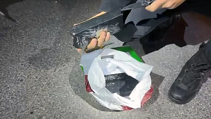 yolcu-otobusunun-motorundan-cikanlar-soke-etti-polisin-dikkatiyle-yakalandi-1735631337746.jpg Olay sonrası otobüsün şoförü tutuklandı (DHA)