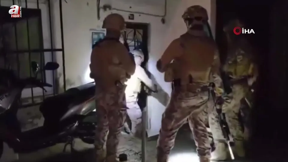 İstanbul’da çete operasyonu: 5’i yaşları 18’den küçük 13 şüpheli yakalandı