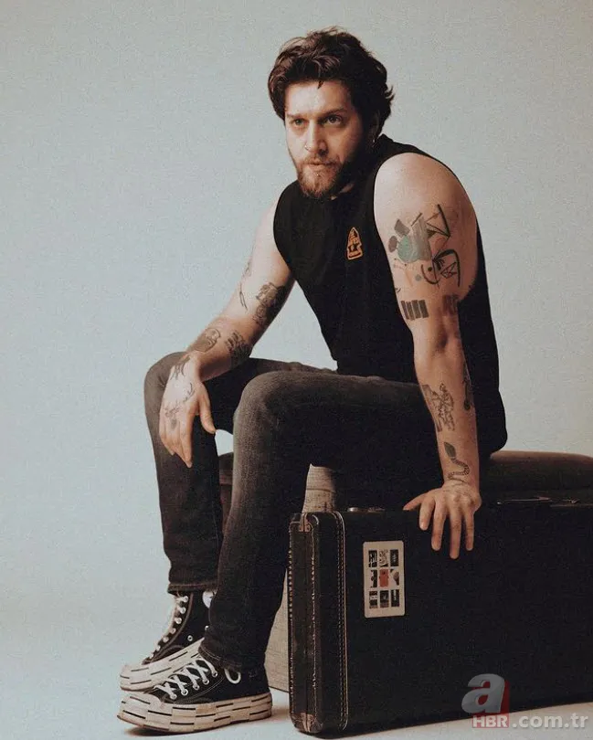 Aşk insana neler yaptırıyor! Murat Boz’un protez saçlarından vazgeçme sebebi ortaya çıktı! Talimat Ayça Ayşin Turan’dan… 10