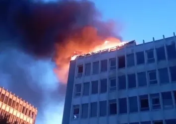 Kartal'da yangın paniği! Alevler kısa sürede büyüdü