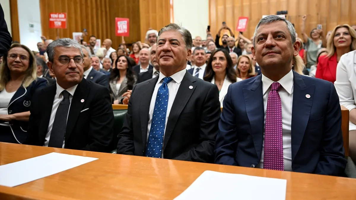 CHP’yi bölenler kendi içinde bölündü! A Haber’de çarpıcı analiz: Özgür Özel’in “evet”i kendi grubunda karşılık bulmadı!
