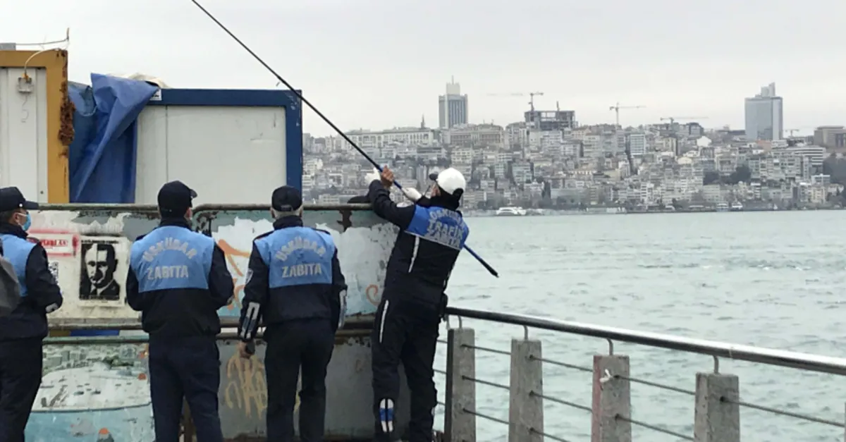 Bariyerlerin arkasına saklanıp balık tutmaya çalıştı böyle yakalandı |Video