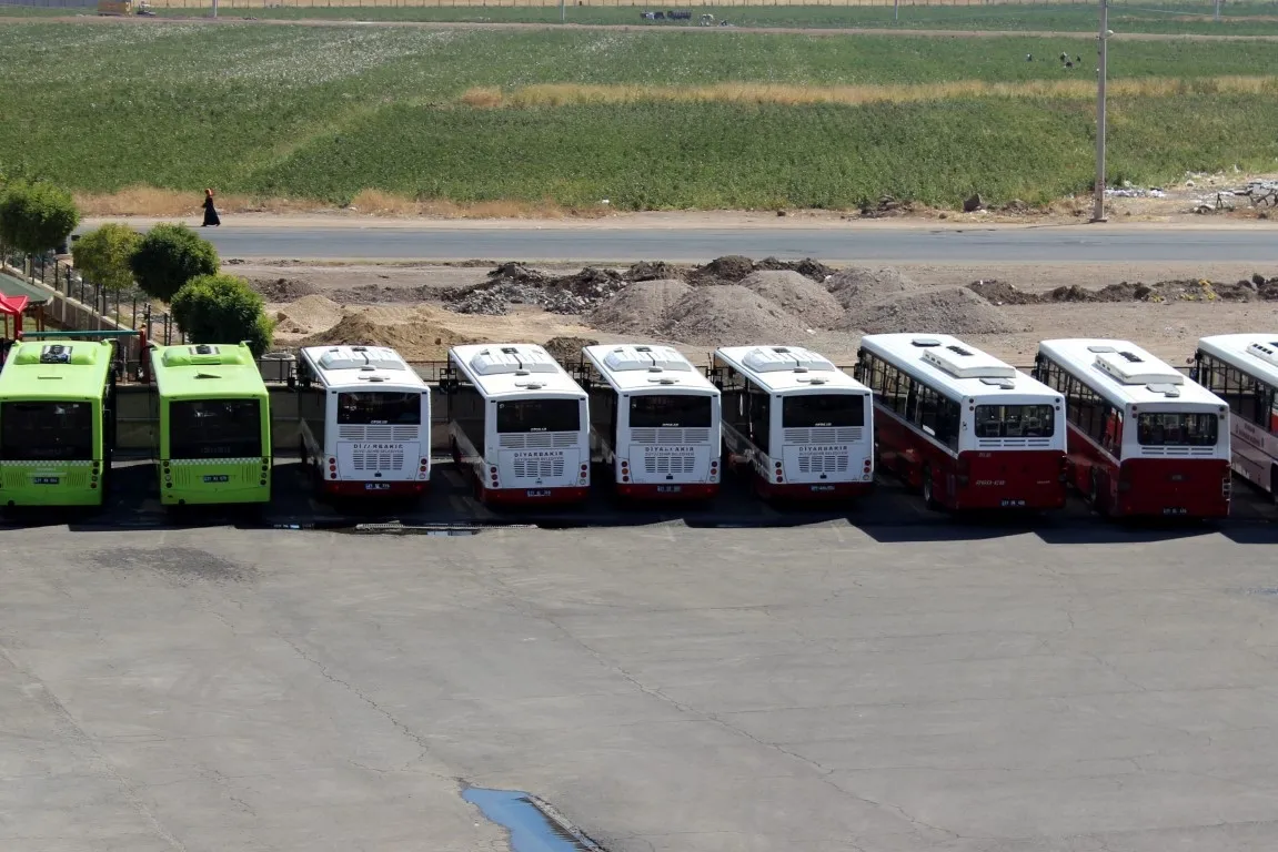 Diyarbakır'da DBP'li belediye vatandaşı mağdur etti - 1
