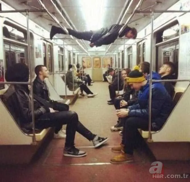 Metroda onu gören gözlerine inanamadı! Herkes dönüp tekrar baktı...