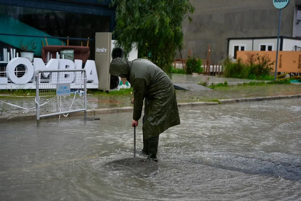 meteoroloji-uyardi-saganak-yagis-tum-yurdu-esir-alacak-istanbulda-pazar-mesaisine-dikkat-1778967106851.jpeg Meteoroloji uyardı! Sağanak yağış tüm yurdu esir alacak! İstanbul’da pazar mesaisine dikkat - 2