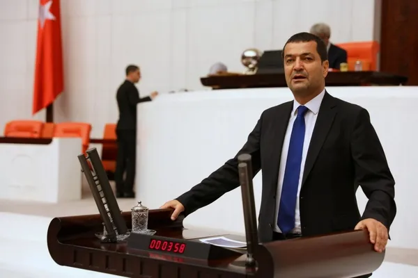 hdp-provokasyona-doymuyor-mecliste-ak-partili-vekile-bicaklama-tehdidi-1670444251798.jpg HDP provokasyona doymuyor: Meclis'te AK Partili vekile bıçaklama tehdidi - 2